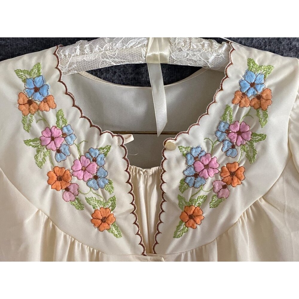 VTG Gossard Artemis 2 pc Pajamas Cream Floral Embroidered Button Front SS Top S - Picture 3 of 16
